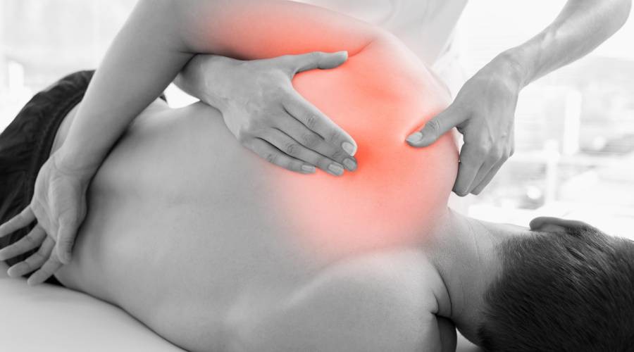 Fysiotherapie voor spierbehandeling Pijn in schouderblad