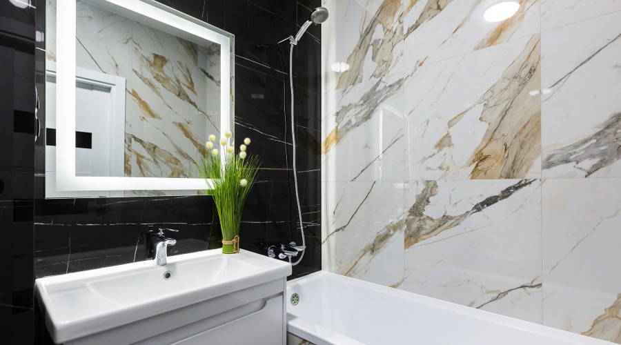 Inspiratie voor kleine badkamer met bad